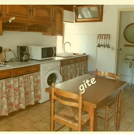 Le Mas Bleu De Bed and Breakfast